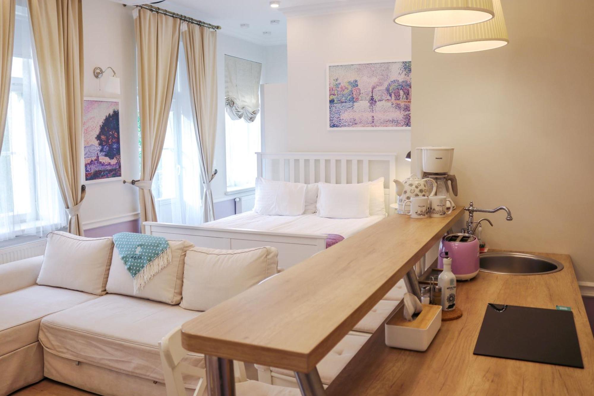 Revelton Suites Tallinn Bagian luar foto